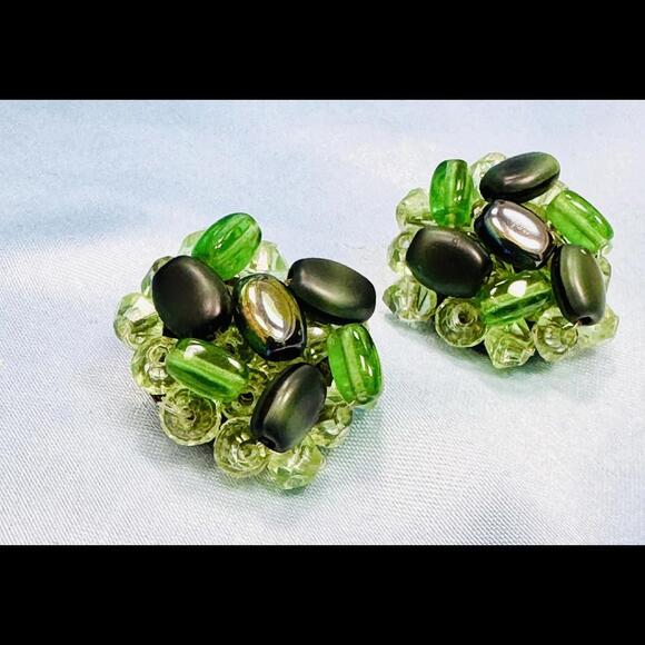 VINTAGE WEST GERMAN SHADES OF GREEN CRYSTALS AND STONES CLIP ON EARRINGS - Picture 5 of 5